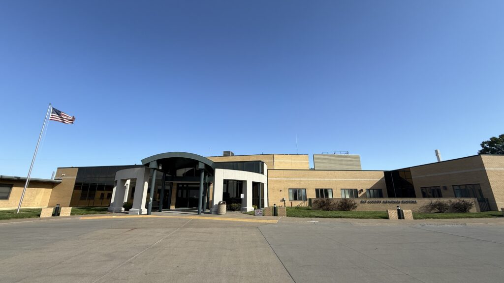 ront entrance of Ray County Hospital and Healthcare in Richmond, Missouri, on a clear day.